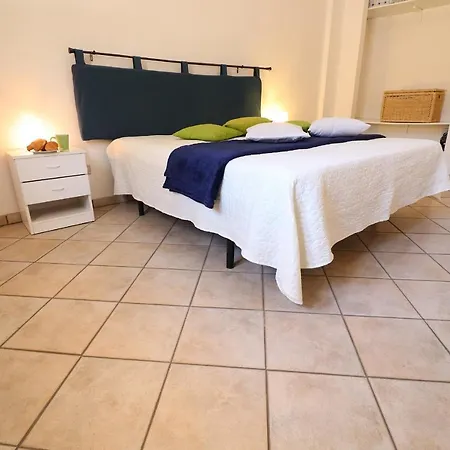 Appartement Casa Vacanze ' Delfina' A Salento 6 Posti *