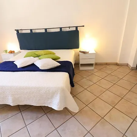 Appartement Casa Vacanze ' Delfina' A Salento 6 Posti *