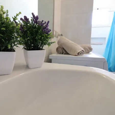 Casa Vacanze ' Delfina' A Salento 6 Posti Appartement
