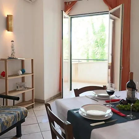 Casa Vacanze ' Delfina' A Salento 6 Posti *
